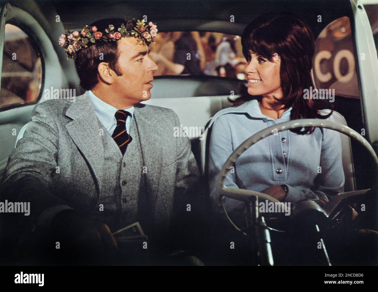 Ken Berry, Stefanie Powers, on-set del film, 'Herbie Rides Again', Walt Disney Productions, Buena Vista Distribution, 1974 Foto Stock