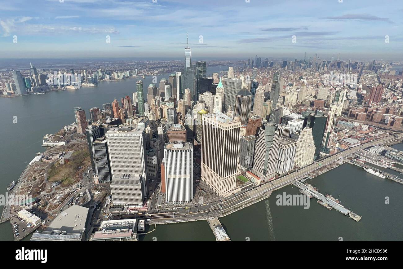 La splendida vista aerea dei grattacieli di Manhattan, presa da un giro in elicottero a New York City Foto Stock