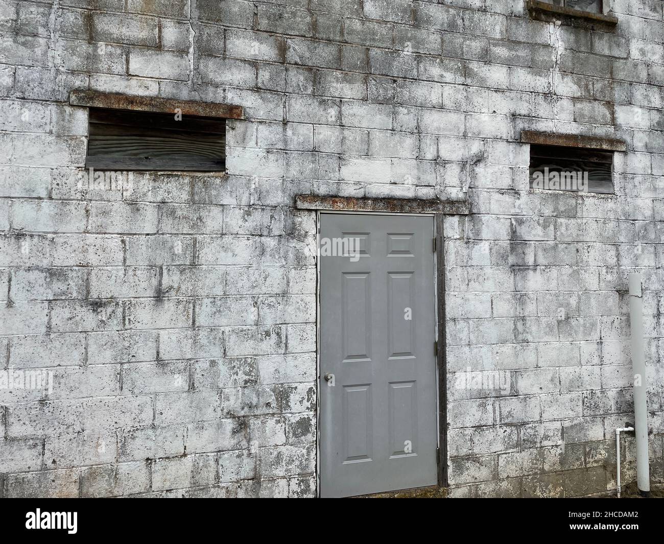 Vecchio edificio storico abbandonato nel paese nella Georgia rurale Foto Stock