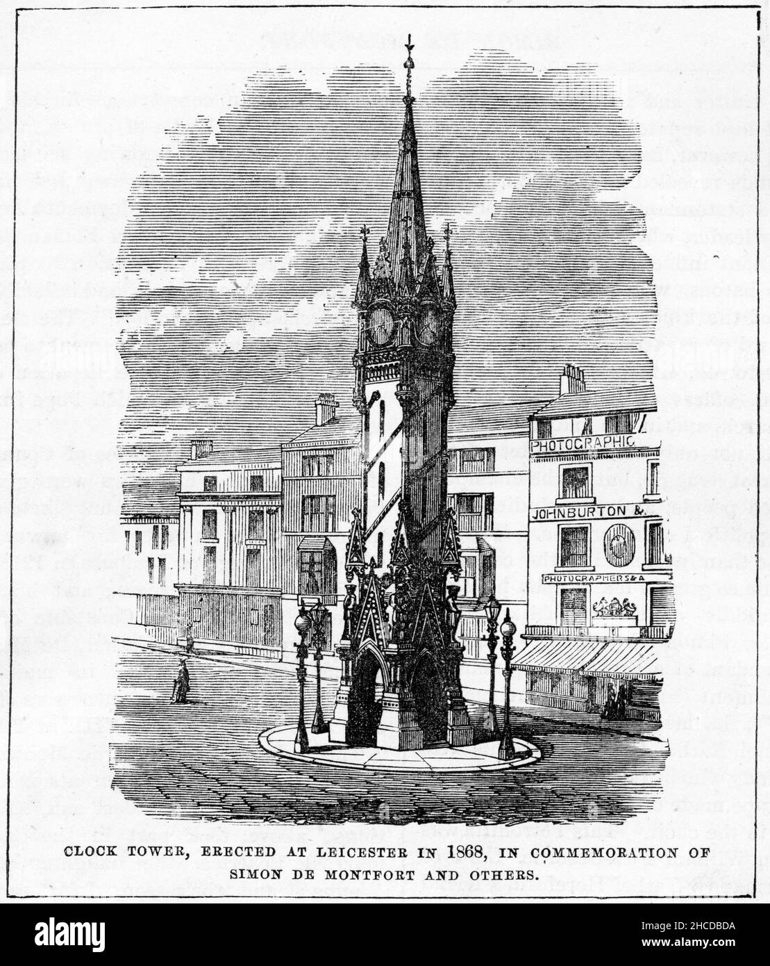 Incisione di una torre dell'orologio costruita nel 1868 per ricordare Simon de Montfort; de facto re d'Inghilterra nel 1200s, a Leicester, Inghilterra Foto Stock