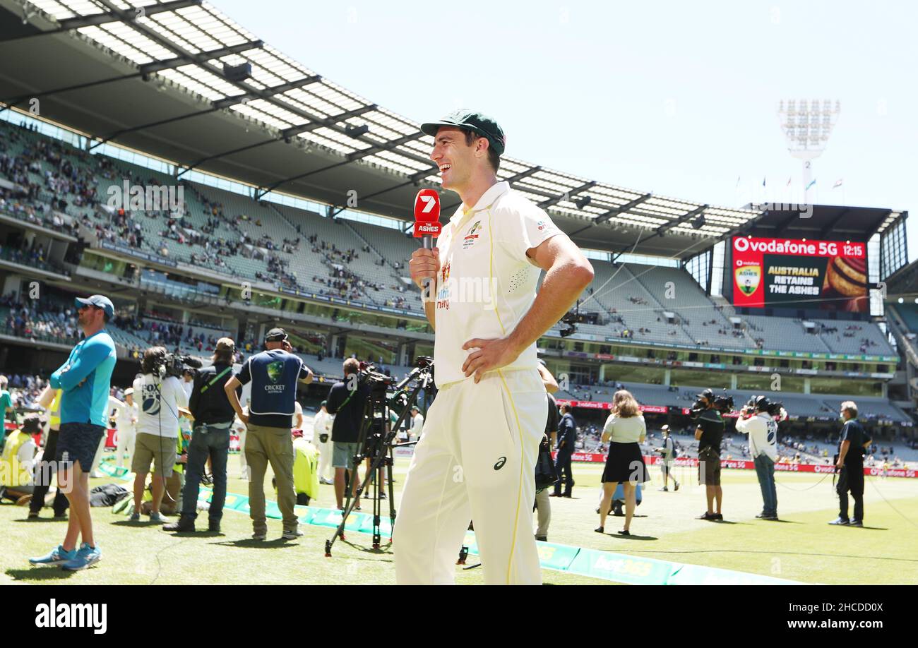 Il Pat Cummins dell'Australia festeggia durante il terzo giorno del terzo test delle ceneri al Melbourne Cricket Ground di Melbourne. Data foto: Martedì 28 dicembre 2021. Foto Stock