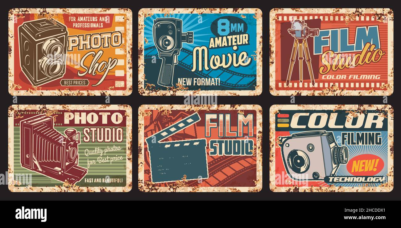 Film studio arrugginito piastre in metallo, film retro poster vettoriali con foto vintage e video camera, film reel e clapper. Cinema, cinematografia Illustrazione Vettoriale