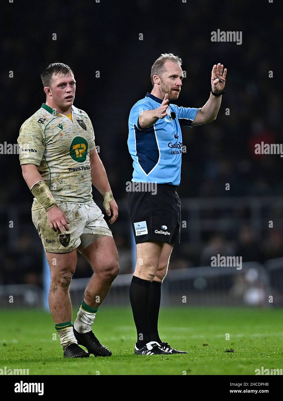 Twickenham, Regno Unito. 27th Dic 2021. Premiership Rugby. Grande gioco 13. Harlequins V Northampton Saints. Stadio di Twickenham. Twickenham. Wayne Barnes (Referee). Credit: Sport in immagini/Alamy Live News Foto Stock