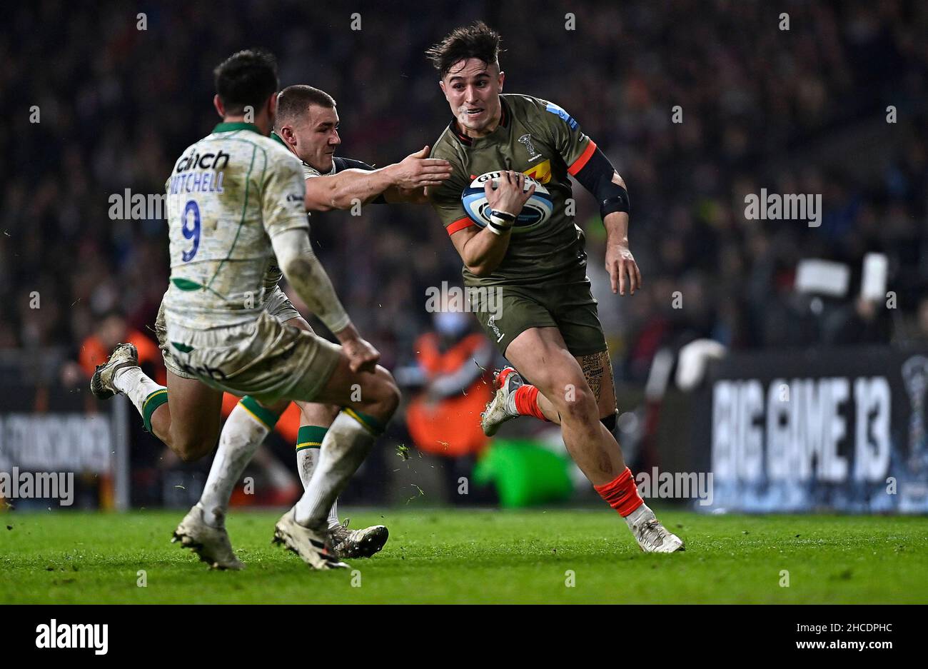 Twickenham, Regno Unito. 27th Dic 2021. Premiership Rugby. Grande gioco 13. Harlequins V Northampton Saints. Stadio di Twickenham. Twickenham. Cadan Murley (Harlequins) sulla corsa. Credit: Sport in immagini/Alamy Live News Foto Stock