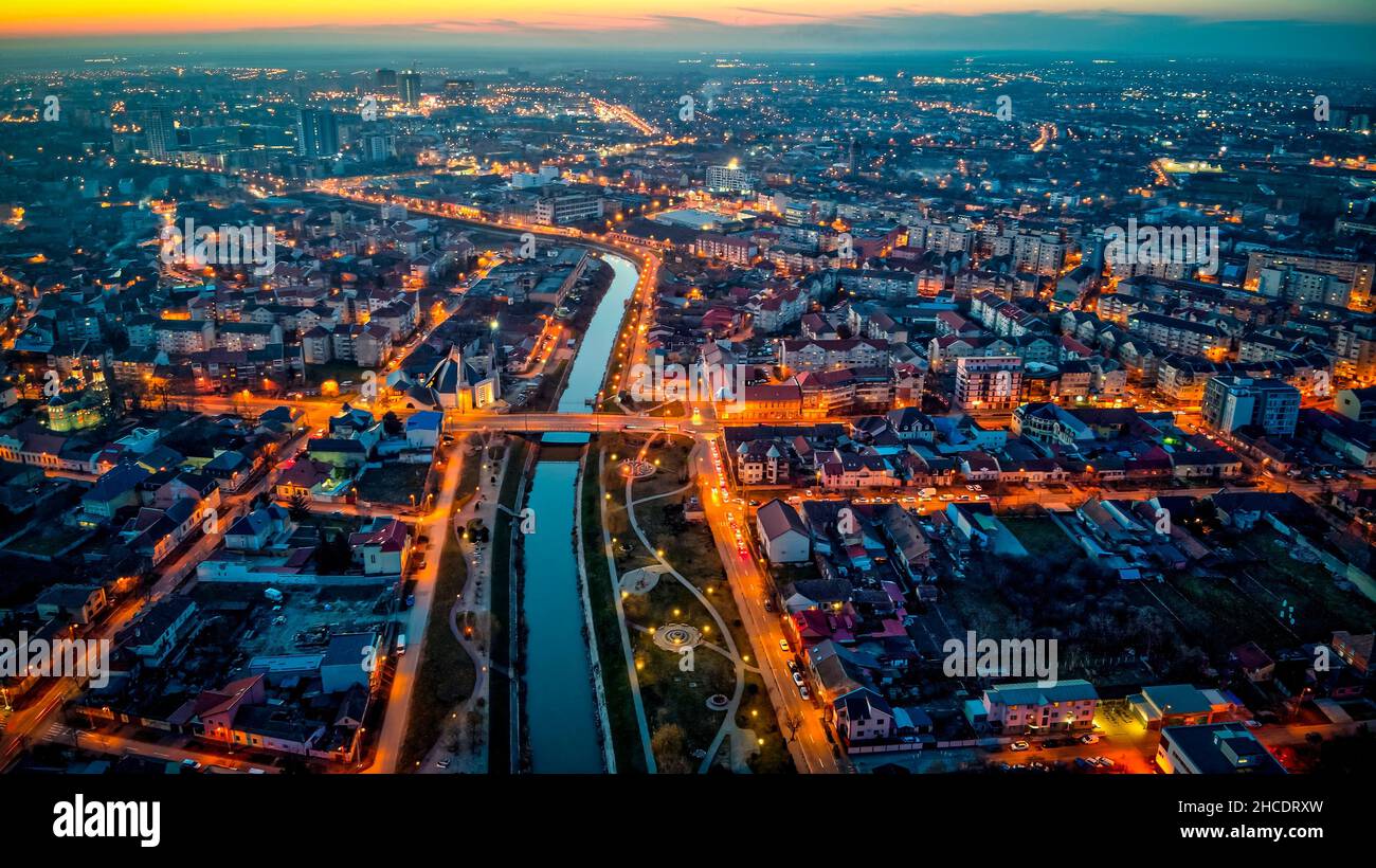 Vista aerea della città di Timisoara al tramonto. Photo taken on 3rd of March 2021 Timisoara, Contea di Timis, Romania. Foto Stock