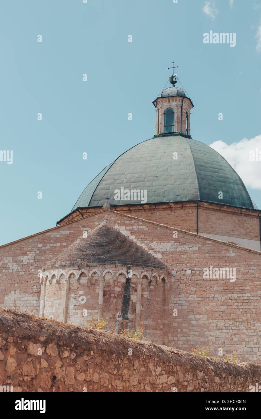 Foto verticale della Cattedrale di San Rufino. Assisi, Italia. Foto Stock