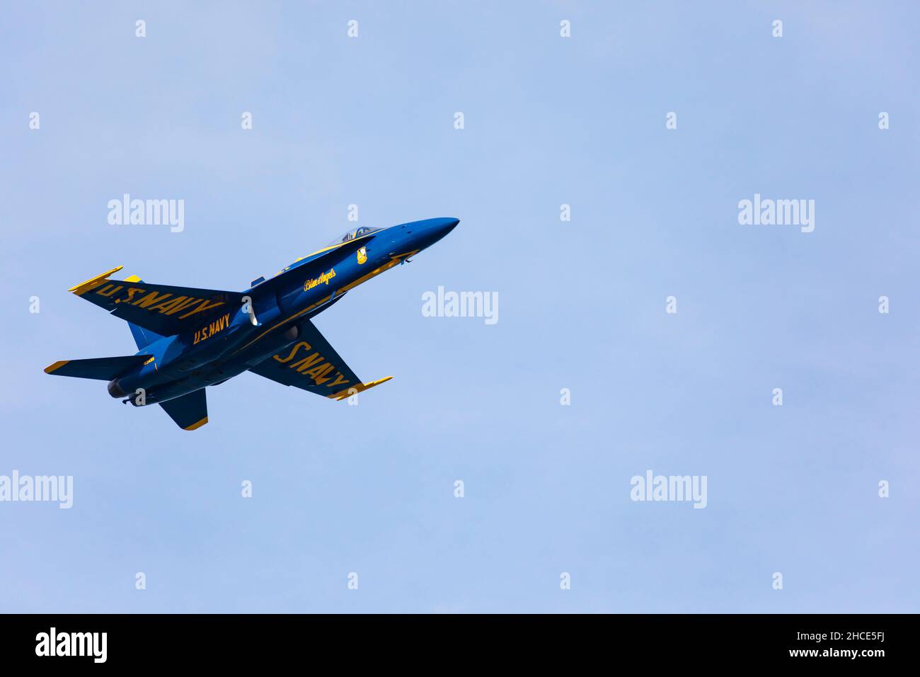Il Blue Angels volo acrobatico squadrone dimostrativo di eseguire oltre la Baia di San Francisco durante la settimana della flotta 2019, California, Stati Uniti d'America. Foto Stock