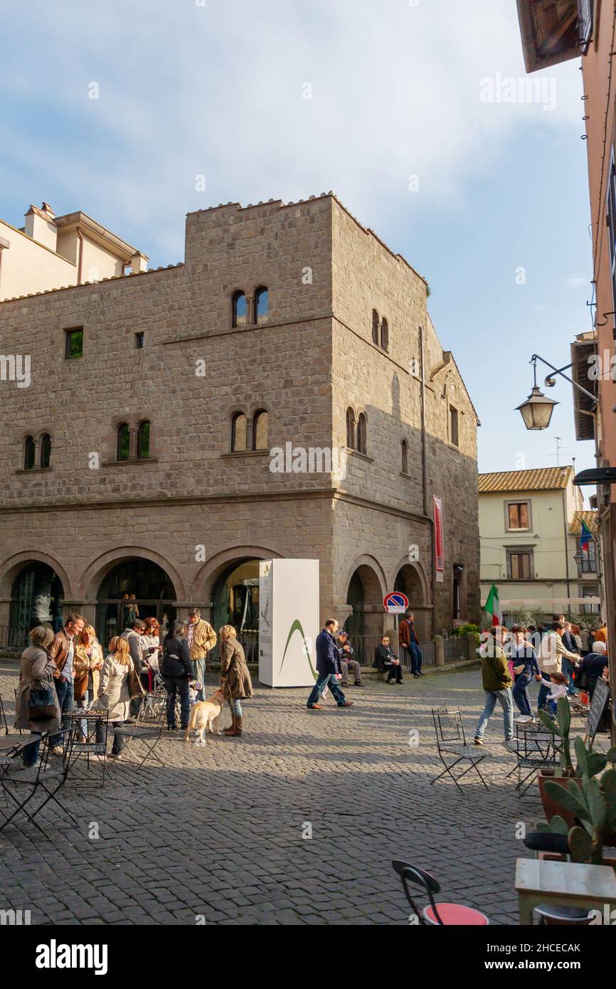 Paesaggio urbano, passeggiata in Via San Lorenzo, Viterbo, Lazio, Italia, Europa Foto Stock