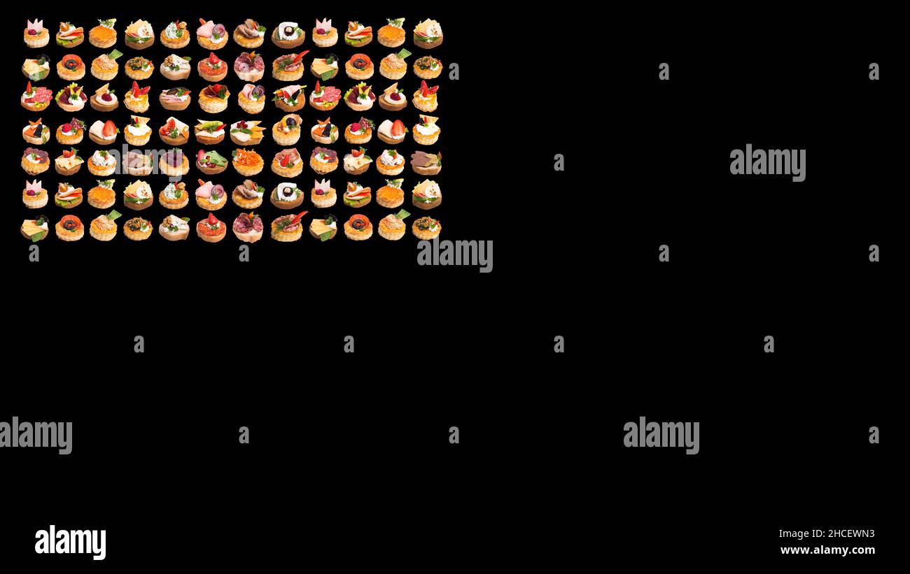 Tartine con bacche e condimenti diversi isolate su sfondo nero Foto Stock