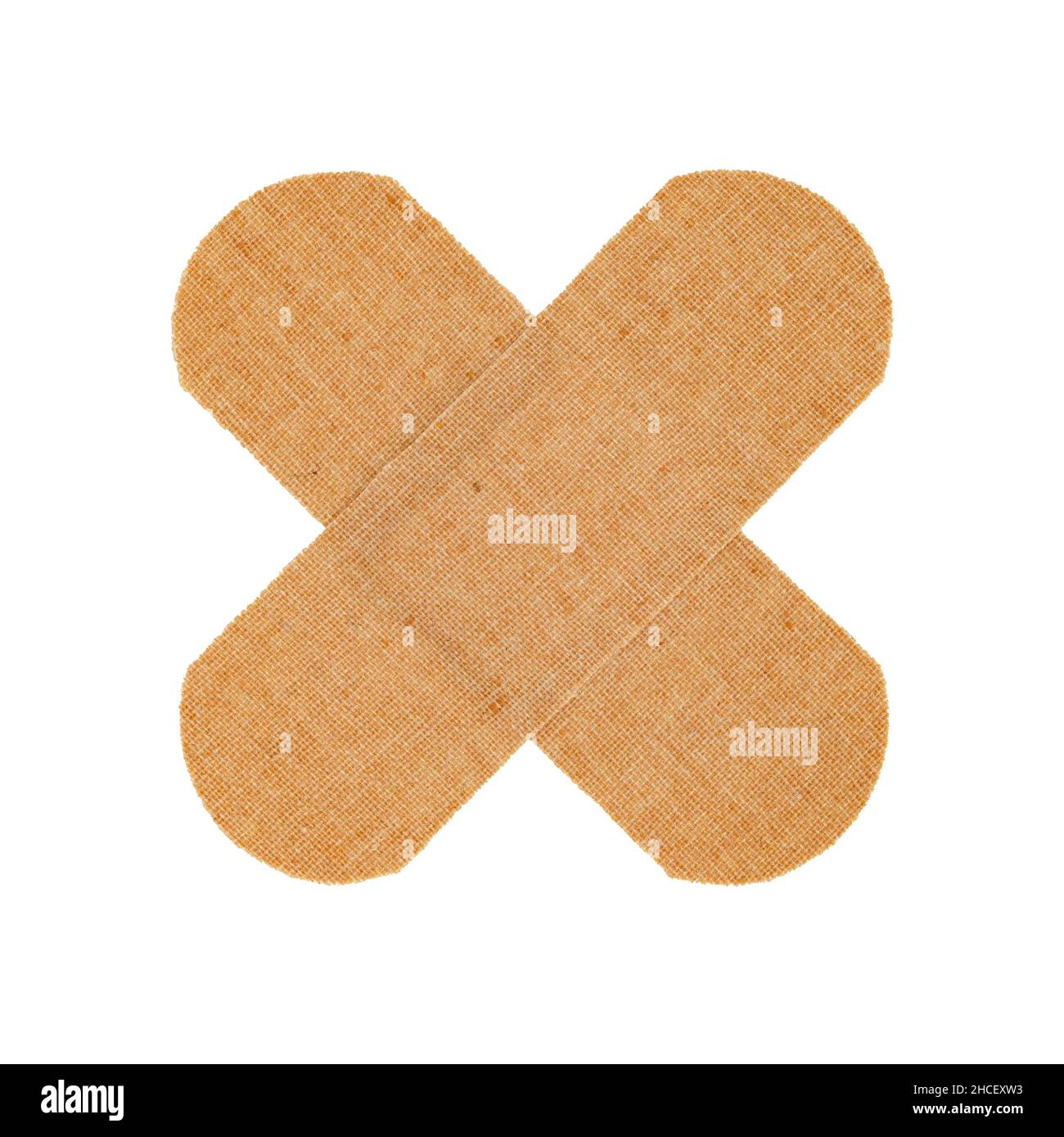 l'intonaco medico è isolato su sfondo bianco, due cerotti che formano la croce in primo piano Foto Stock