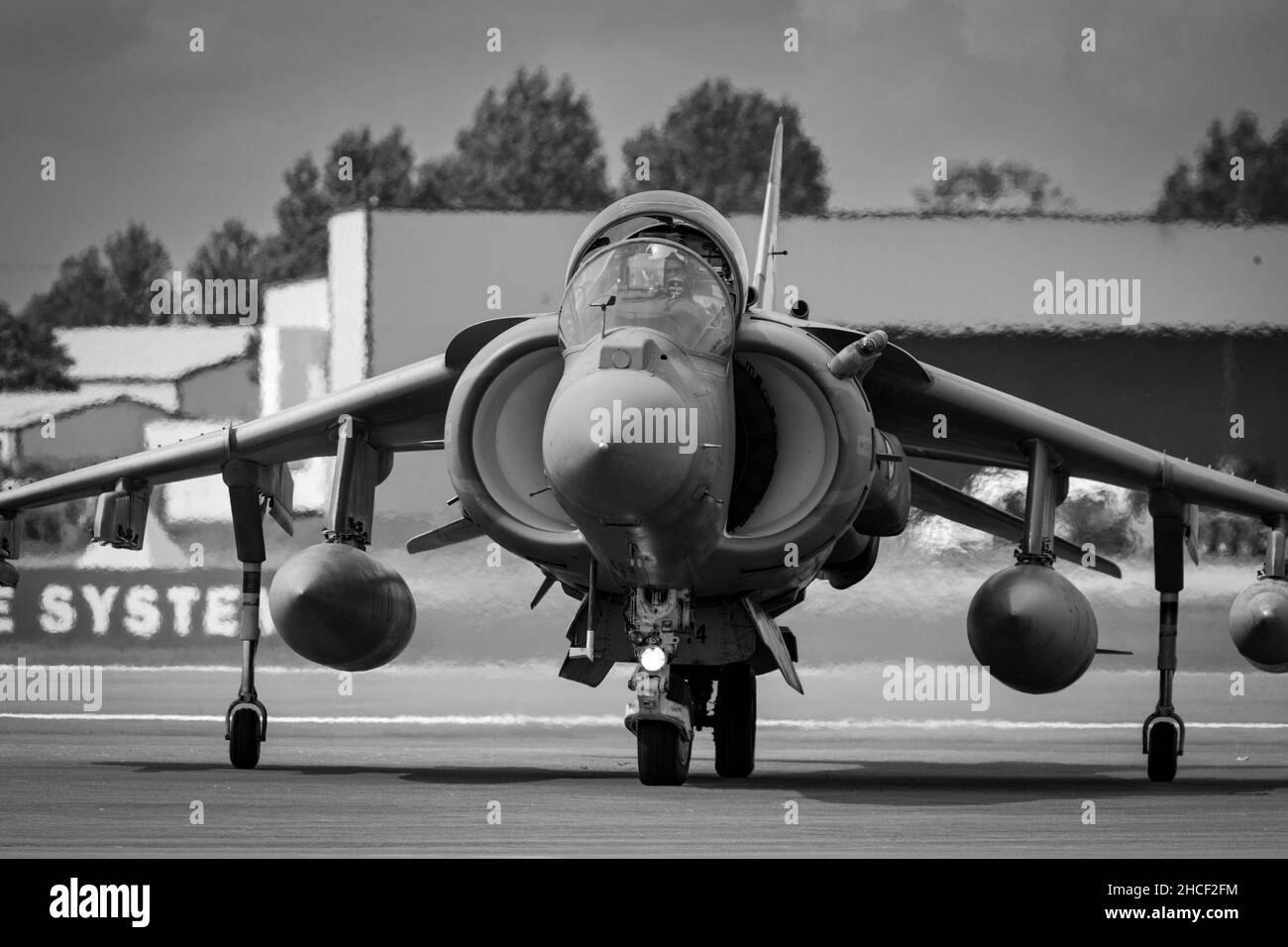 Marina spagnola EAV-8B Harrier II arrivando a RAF Fairford a prendere parte al 2019 Royal International Air Tattoo Foto Stock
