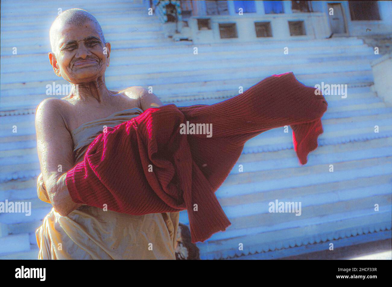 Donna indiana dopo bagno nel Gange a Varanasi, indische Frau a Varanasi nach Bad im Ganges Foto Stock
