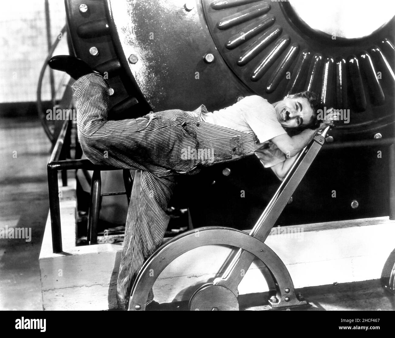 Charlie Chaplin in tempi moderni - 1936 Foto Stock