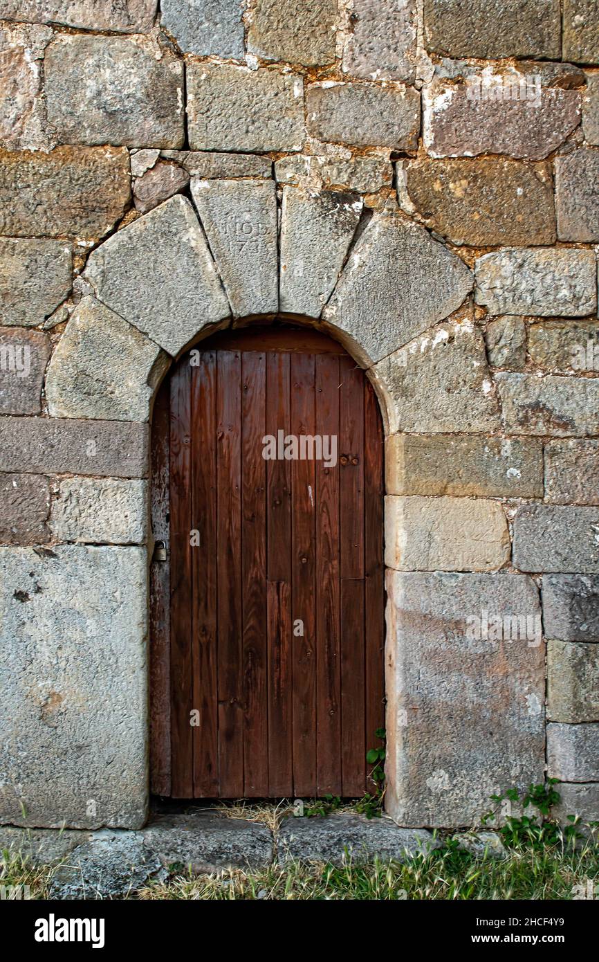 Chiesa romanica di SanAndres in Arroyal de los Carabeos Foto Stock