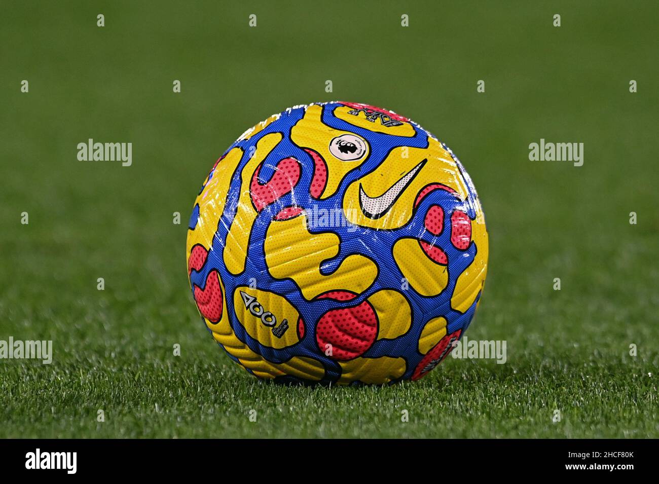 Leicester, Regno Unito. 28th Dic 2021. Nike Strike Football 21/22 Premier League Winter Ball Credit: News Images /Alamy Live News Foto Stock