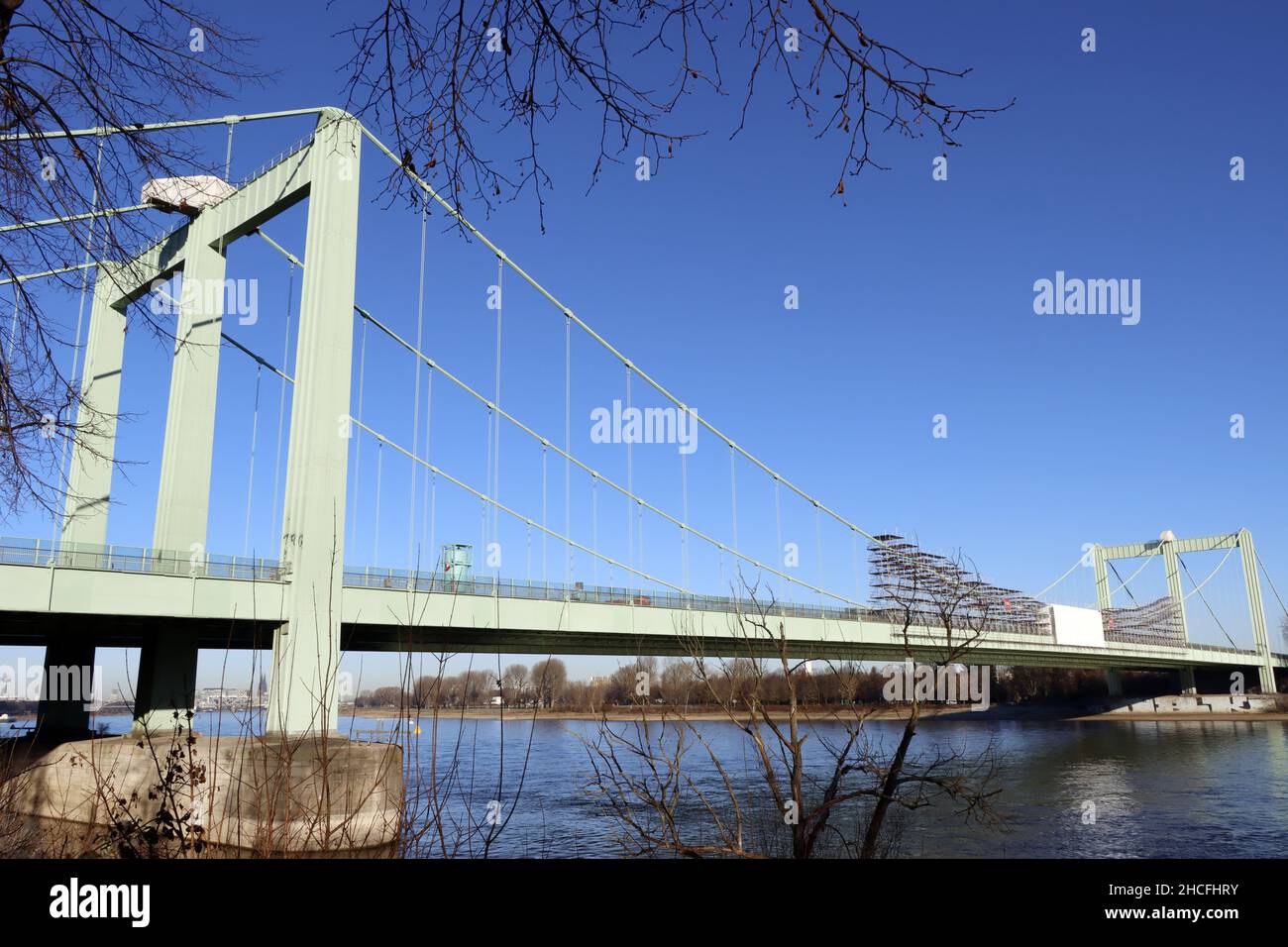 Autobahnbrücke Rodenkirchen über den Rhein, Nordrhein-Westfalen, Deutschland, Köln Foto Stock