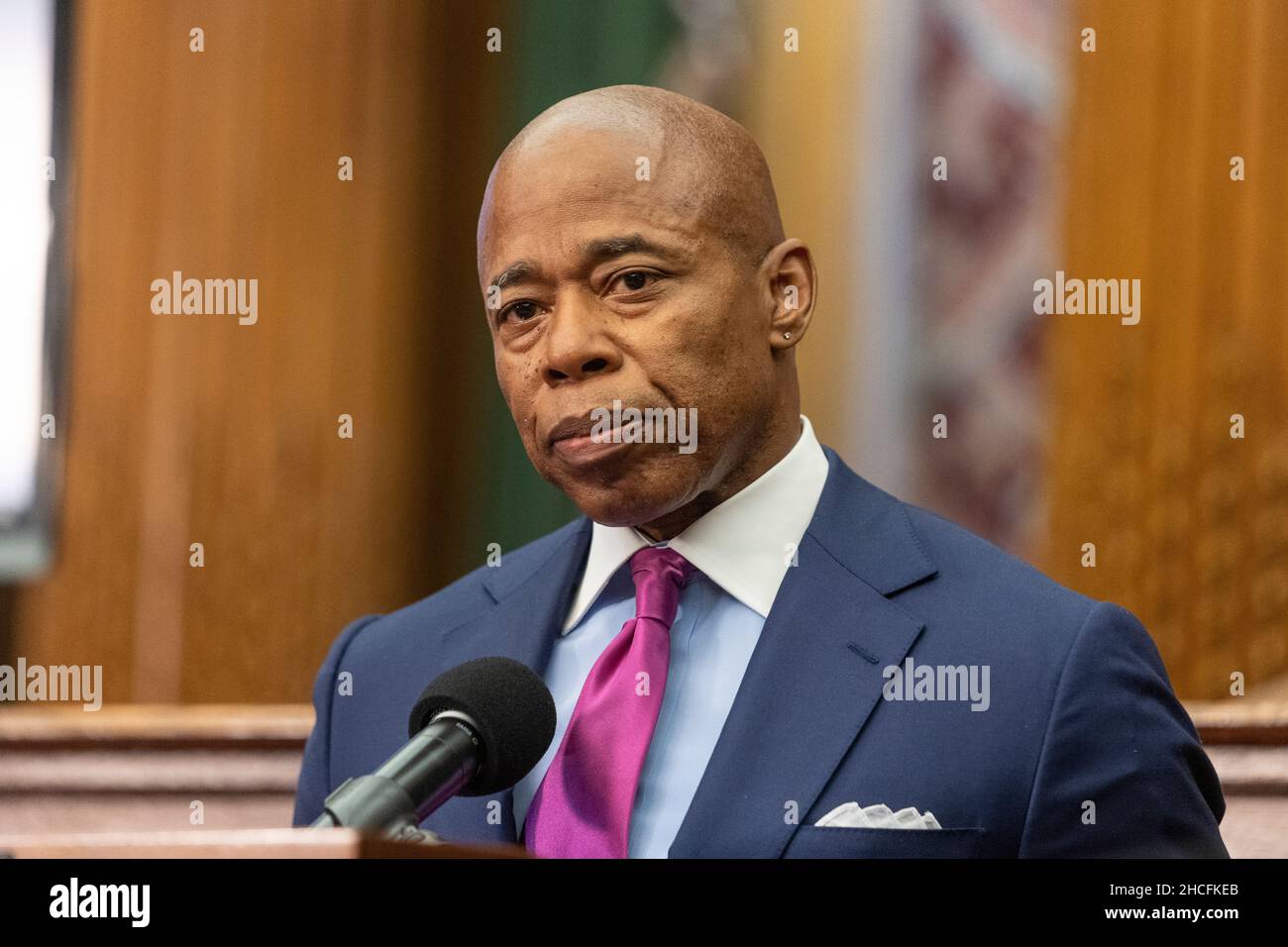 New York, NY - 28 dicembre 2021: Il sindaco eletto Eric Adams parla durante un annuncio al Brooklyn Borough Hall Foto Stock