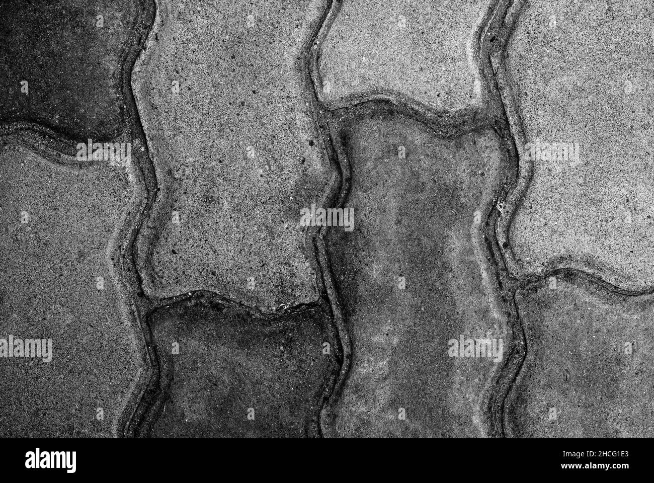 Primo piano vista dall'alto di piastrelle in cemento monocromatiche con grana ruvida per sfondo motivo Foto Stock