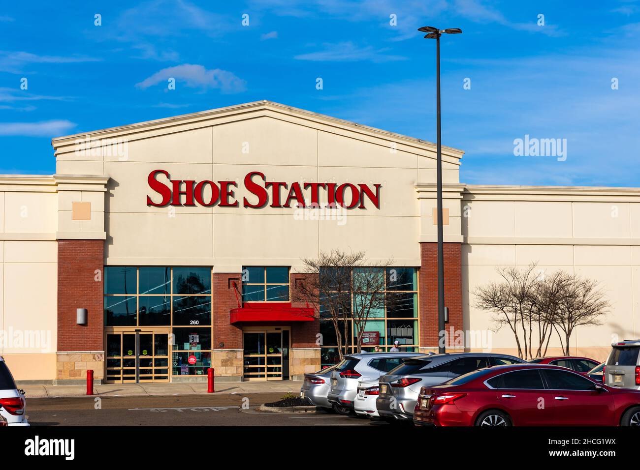 Flowood, MS - 15 dicembre 2021: Shoe Station è una catena di negozi di calzature che calzano scarpe per uomini, donne e bambini. Foto Stock