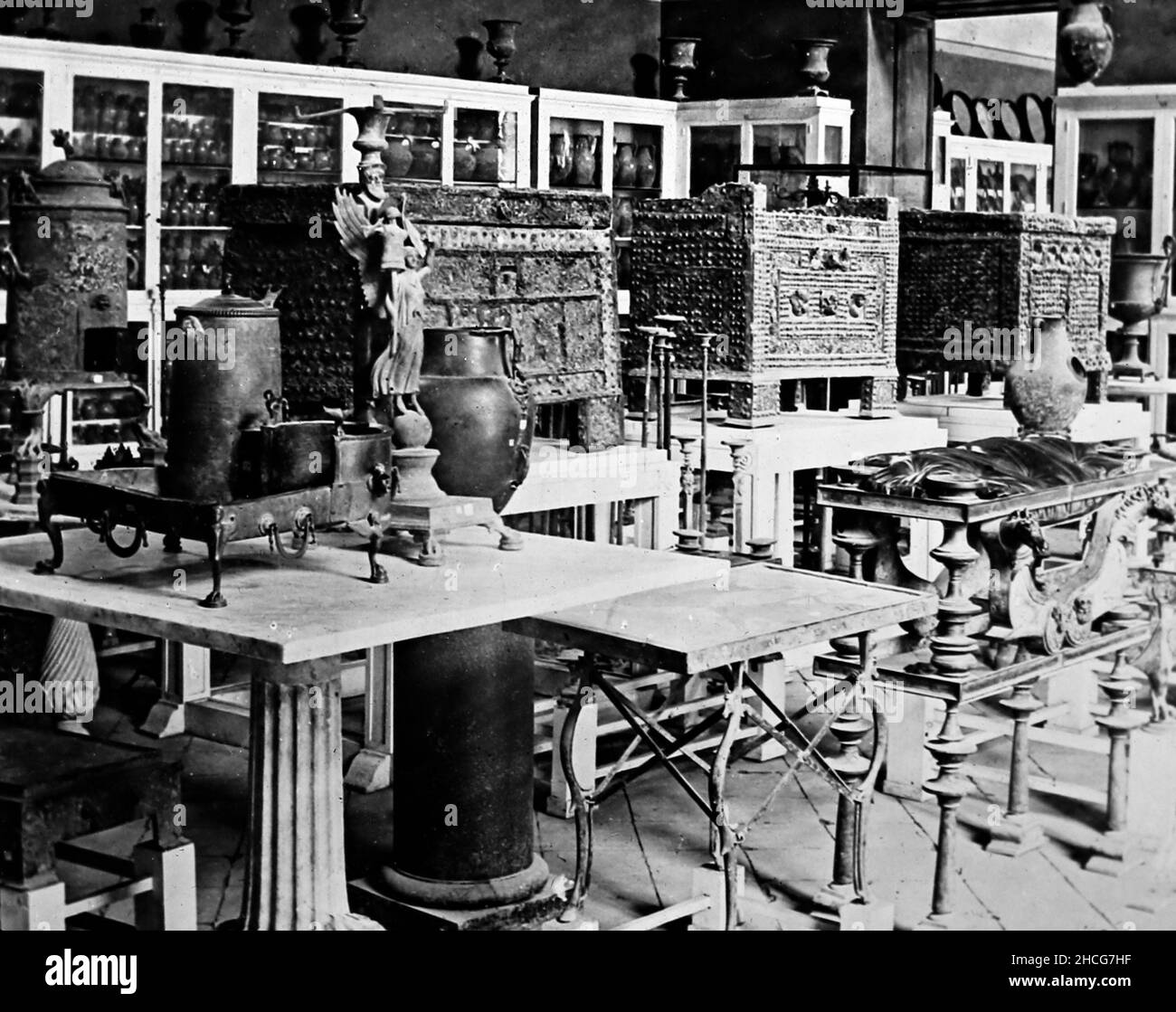 Oggetti da Pompei a Napoli Museo, Italia, periodo vittoriano Foto Stock