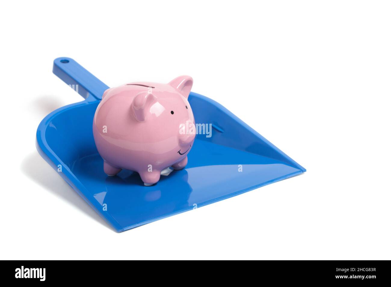 Piggy banca in pattumiera per Garbage collection.Concept perso risparmi e perdite nel business Foto Stock Piggy banca in pattumiera per Garbage collection.Concept perso risparmi e perdite nel business Foto Stock