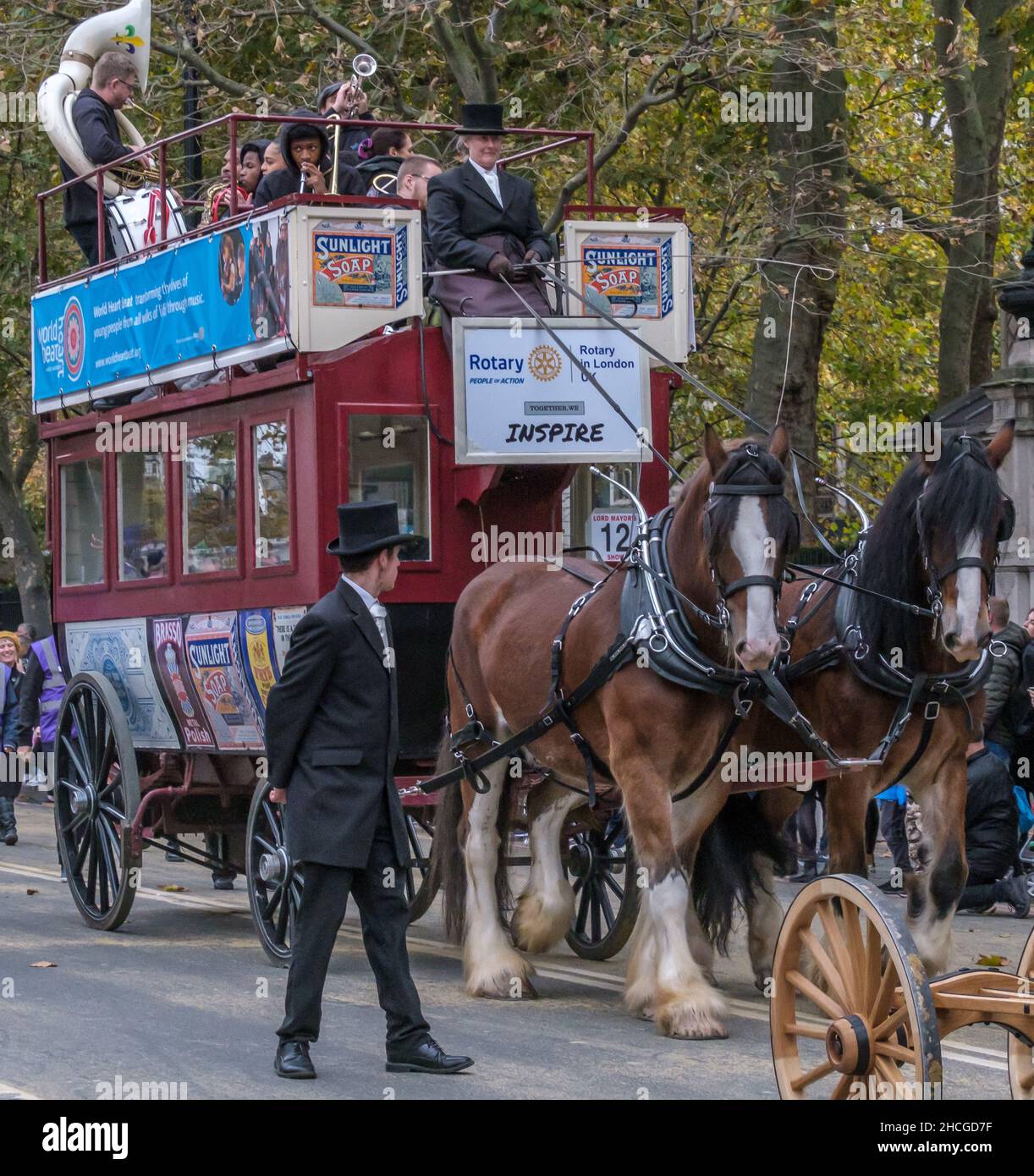 Vintage Horse disegnato Omnibus del Rotary International in Gran Bretagna & Irlanda & The World Heart Beat Music Academy, The Lord Mayor’s Show 2021. Foto Stock