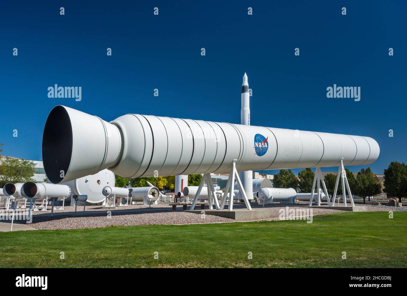 Space Shuttle Solid Rocket Booster (Space Shuttle SRB), a Morton Thiokol (ATK) Rocket Display aka ATK Rocket Garden, Northrop & Grumman strutture, vicino città di Corinne e Howell, Utah, Stati Uniti Foto Stock