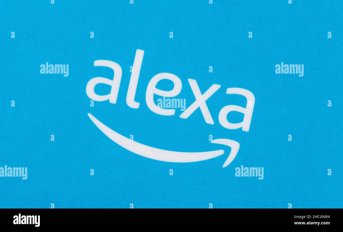 Il logo del marchio 'AEG' stampato su un pacco nero. La Allgemeine Elektricitaets-Gesellschaft è stata produttore tedesco di apparecchiature elettriche, nel 2005 Foto Stock