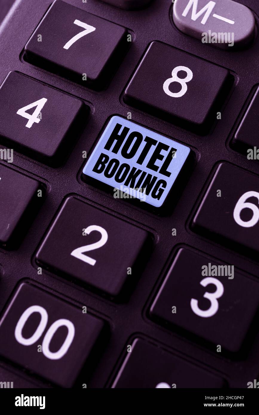 Cartello con la scritta "Hotel Booking". Parola scritta su Prenotazioni on-line Presidential Suite De Luxe ospitalità impostazione del nuovo sito web del blog online, digitando Foto Stock