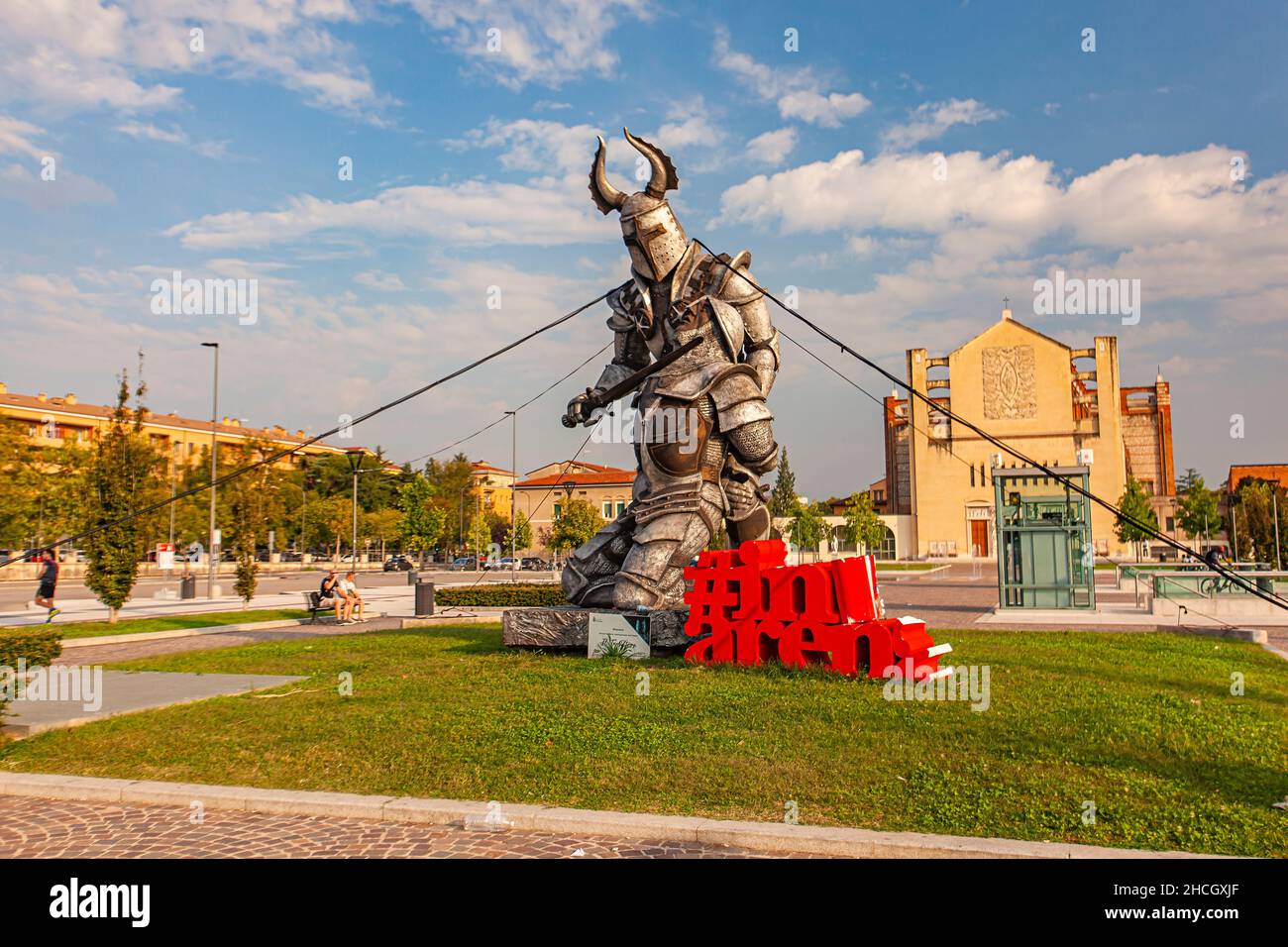 VERONA, ITALIA 10 SETTEMBRE 2020: Statua del gladiatore di Verona Foto Stock