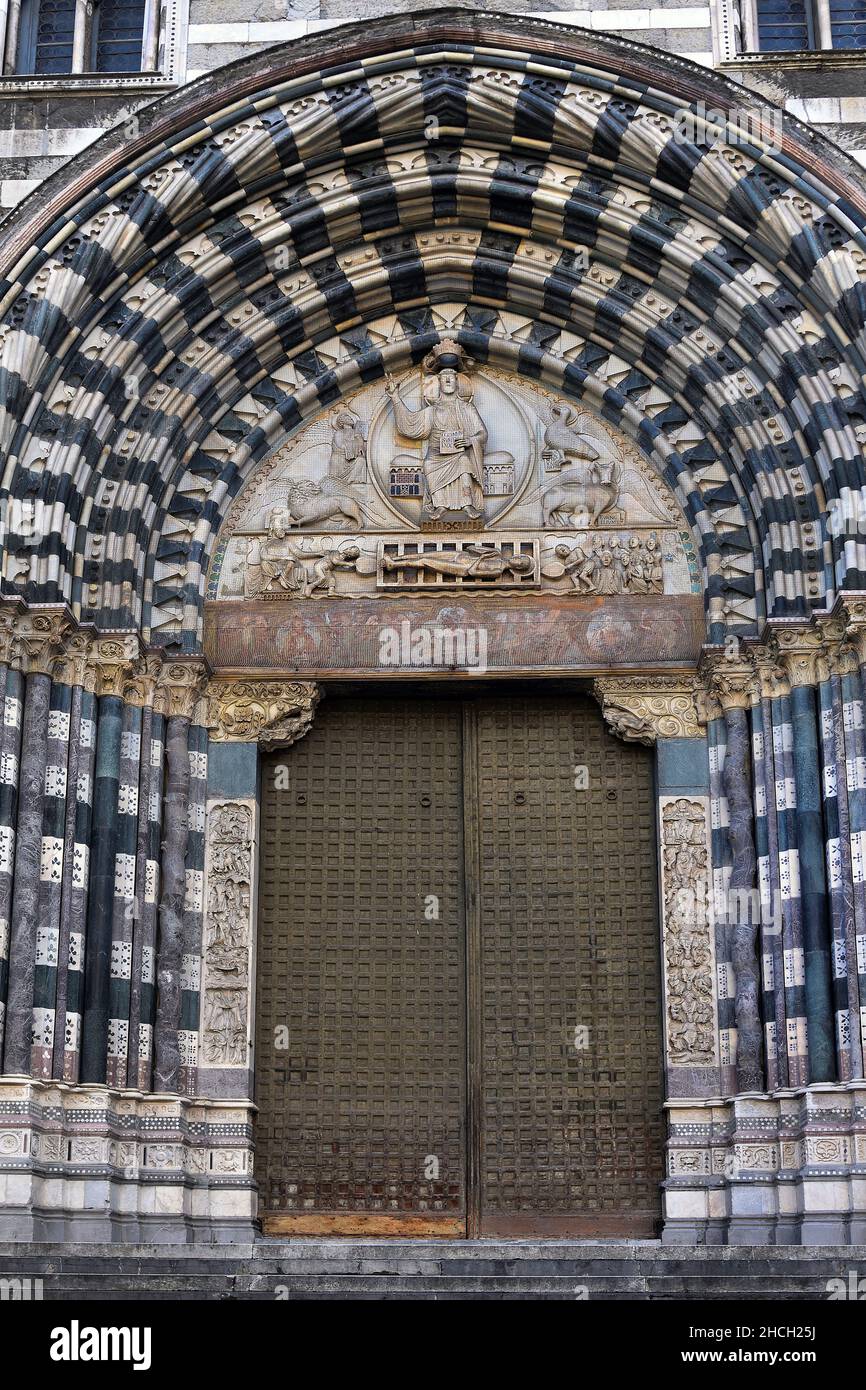 Genova, Duomo (S. Cattedrale di Lawrence), lato ovest, la facciata: 'La porta principale'. Cattedrale di Genova o Cattedrale Metropolitana di San Lorenzo - Duom Foto Stock