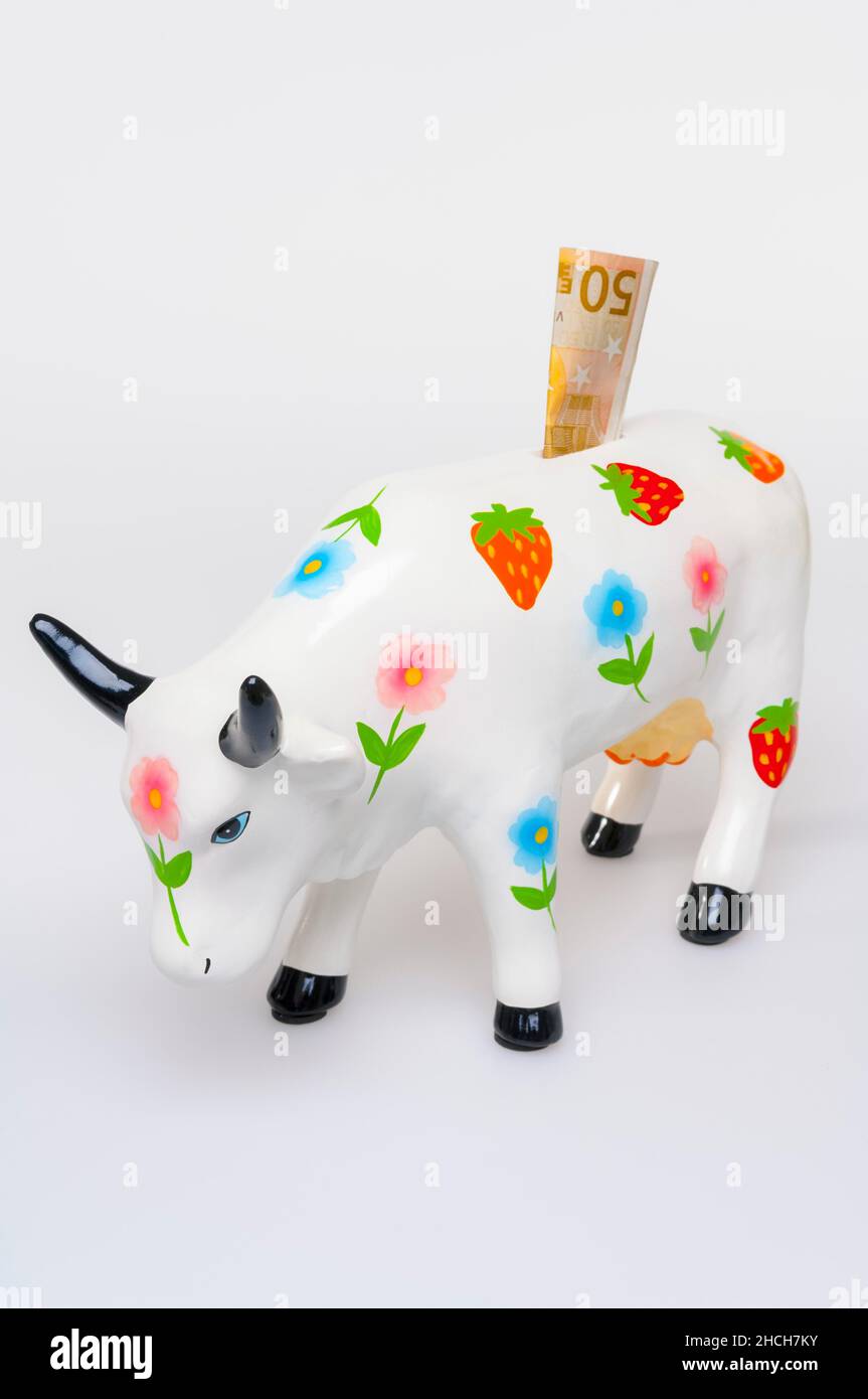Cassa di porcellana, mucca, fiori, fragole, banconota Foto Stock