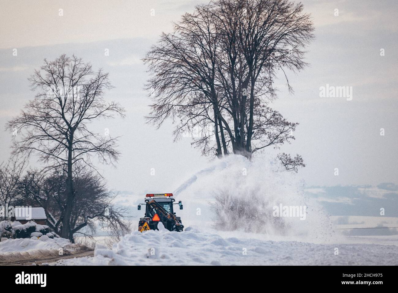 Trattore, rimozione neve, inverno, podkarpackie, Polonia Foto Stock