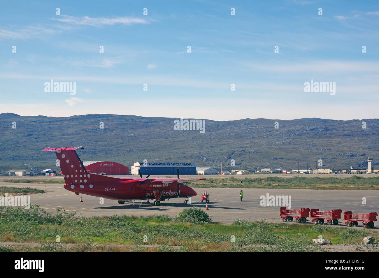 Pista e aereo della Groenlandia all'aeroporto di Kangerlussuaq, distretto di Sisimuit, Groenlandia, Artico, Danimarca Foto Stock