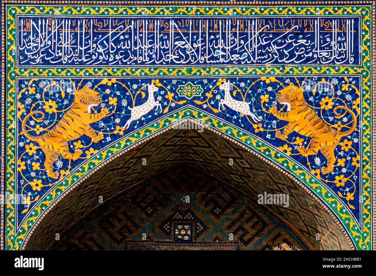 Hodschah Ahrar Medrese con animale araldico persiano come tigre leone, Samarcanda, Uzbekistan, Samarcanda, Uzbekistan Foto Stock