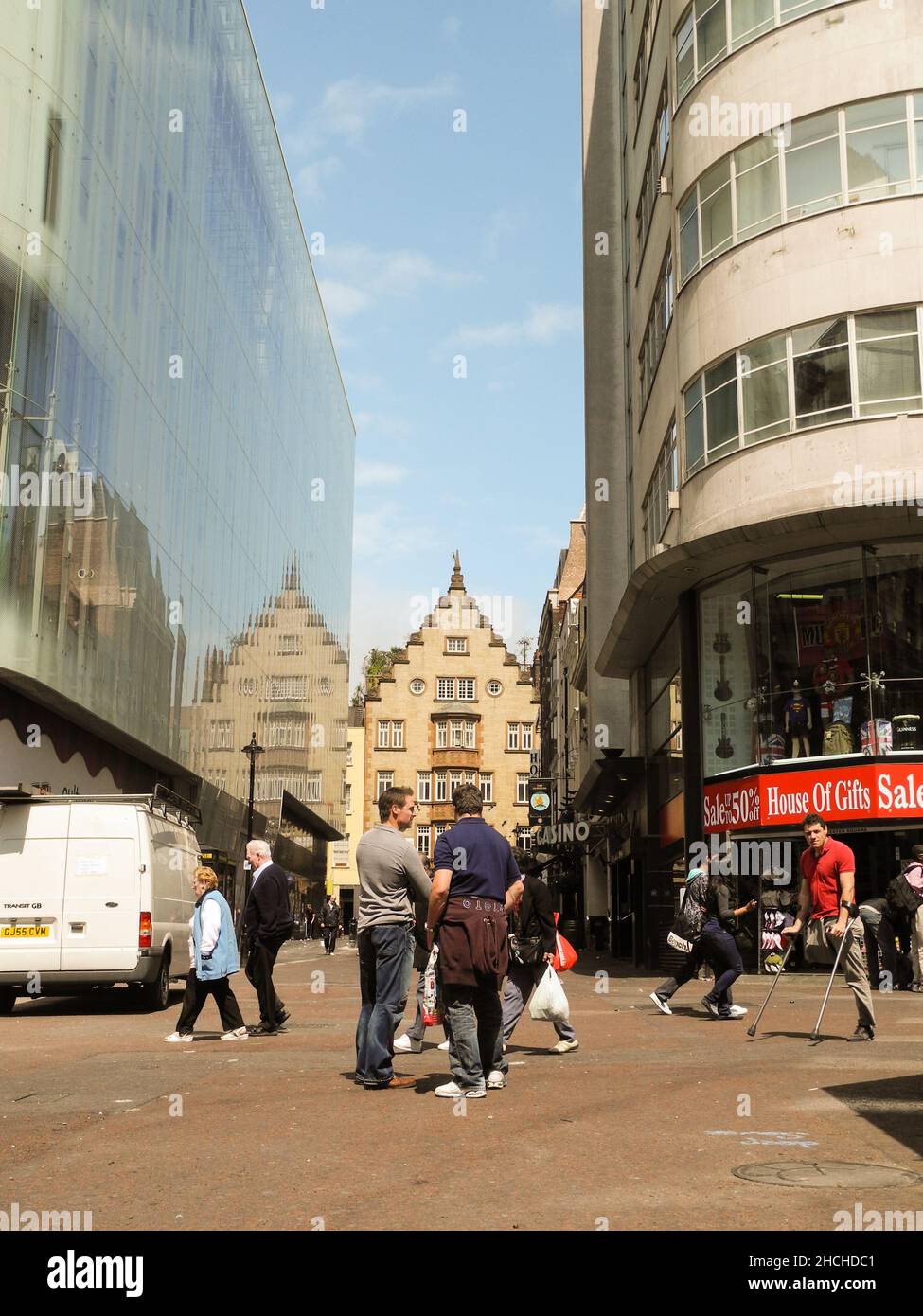 Il lato del W Hotel è un hotel di lusso a 5 stelle a Leicester Square, Londra, Inghilterra, Regno Unito Foto Stock