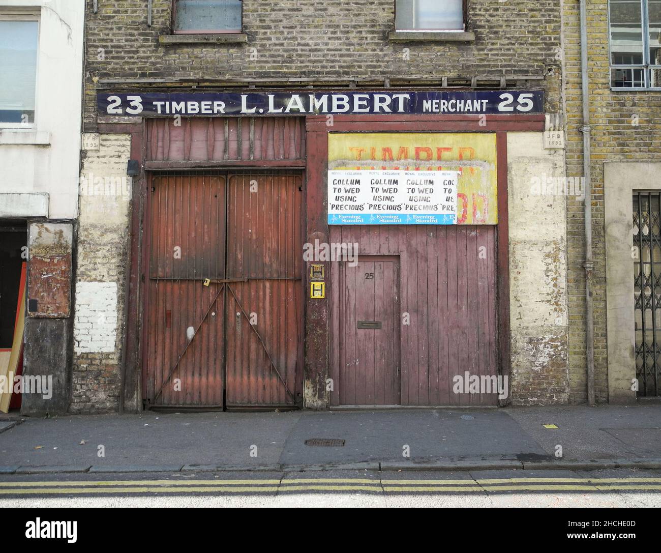 L. Lambert, Timber Merchants, Hoxton Street, Borough of Hackney, Londra, N1, Inghilterra, Regno Unito Foto Stock
