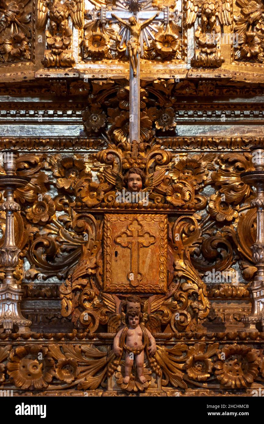 Dettagli squisiti dell'interno della Chiesa di Sant'Antonio nella città di Lagos, Algarve, Portogallo. Foto Stock