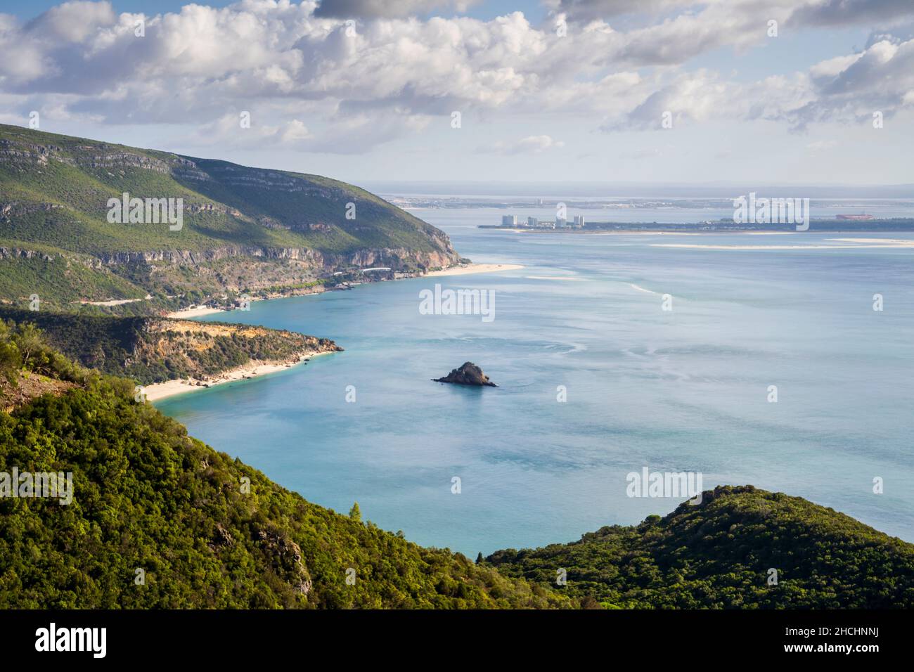 Belle scogliere e spiagge del Parco Naturale Arrabida, a sud di Lisbona, Alentejo, Portogallo Foto Stock