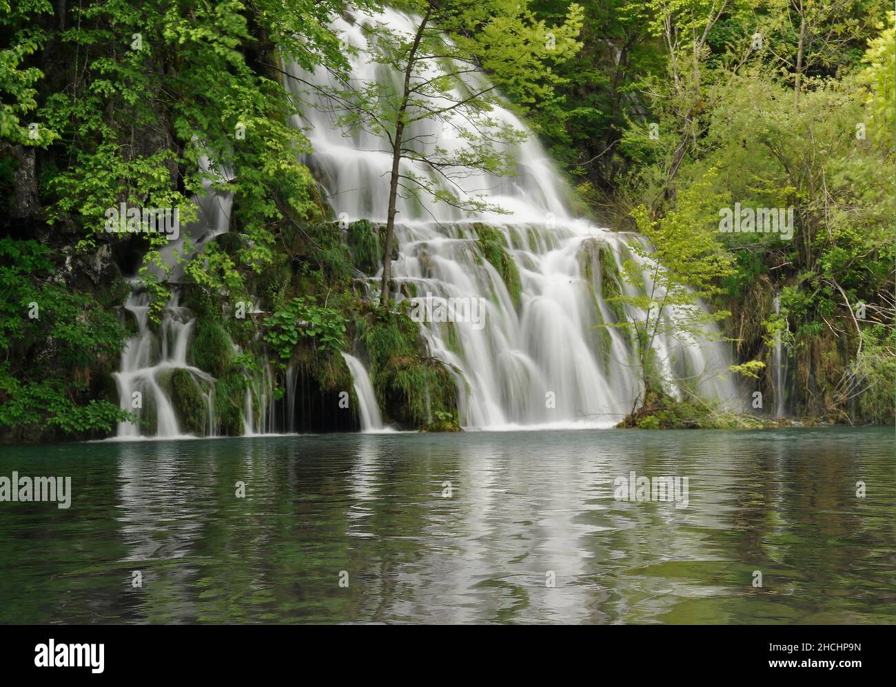 Vista ravvicinata delle splendide cascate del Parco Nazionale di Plitvice, Croazia Foto Stock