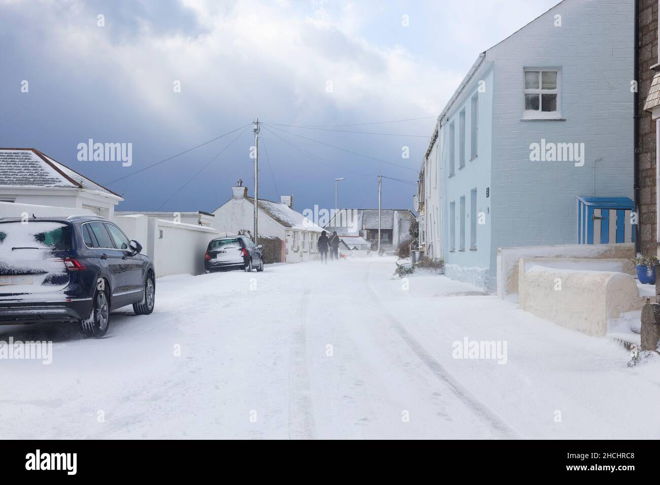 La neve si snocciolò su Beacon Road, Porthleven, Cornovaglia Foto Stock