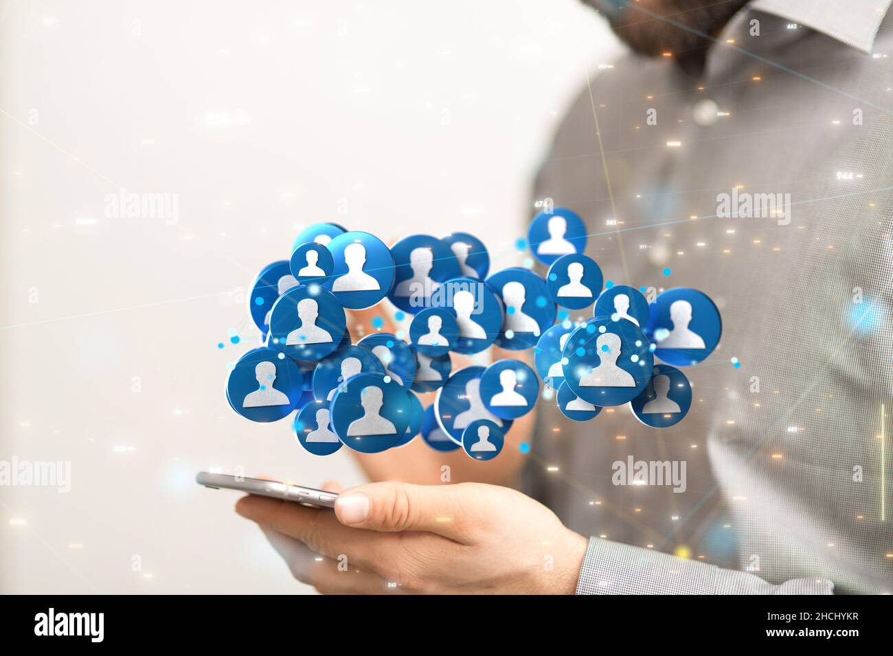 E le comunicazioni di sfondo tematico con icone digitali fluttuanti davanti alle mani Foto Stock