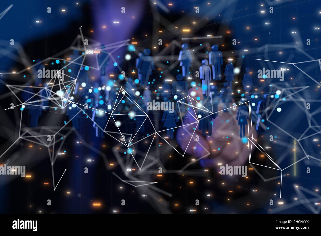 Primo piano di una mano che mostra le icone di connessione di rete digitale Foto Stock