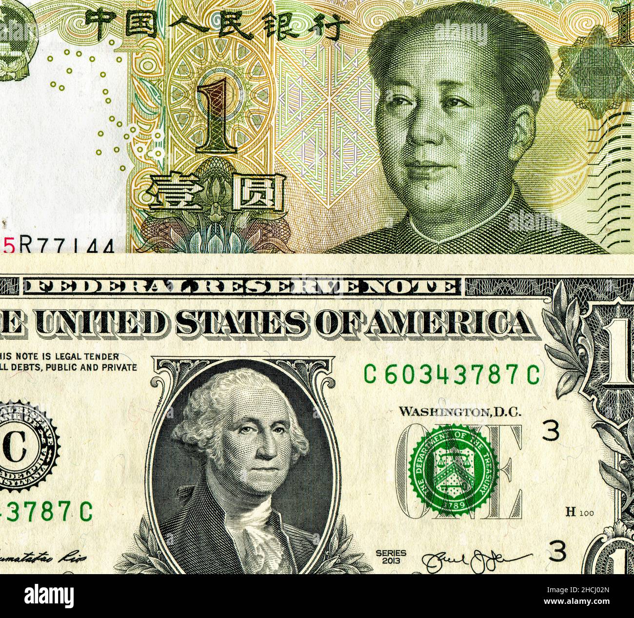 Banconota da 1 yuan e un dollaro americano. Concetto di guerra commerciale e di barriera fiscale economica Foto Stock