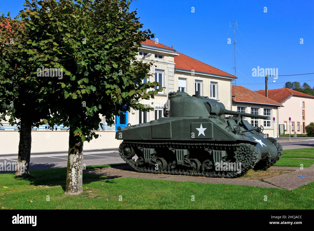 Un carro armato Sherman M4A1 della seconda Guerra Mondiale in mostra a Montfaucon-d'Argonne (Mosa), Francia Foto Stock