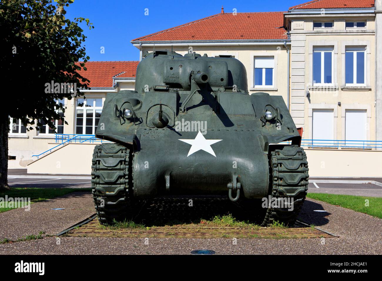Un carro armato Sherman M4A1 della seconda Guerra Mondiale in mostra a Montfaucon-d'Argonne (Mosa), Francia Foto Stock