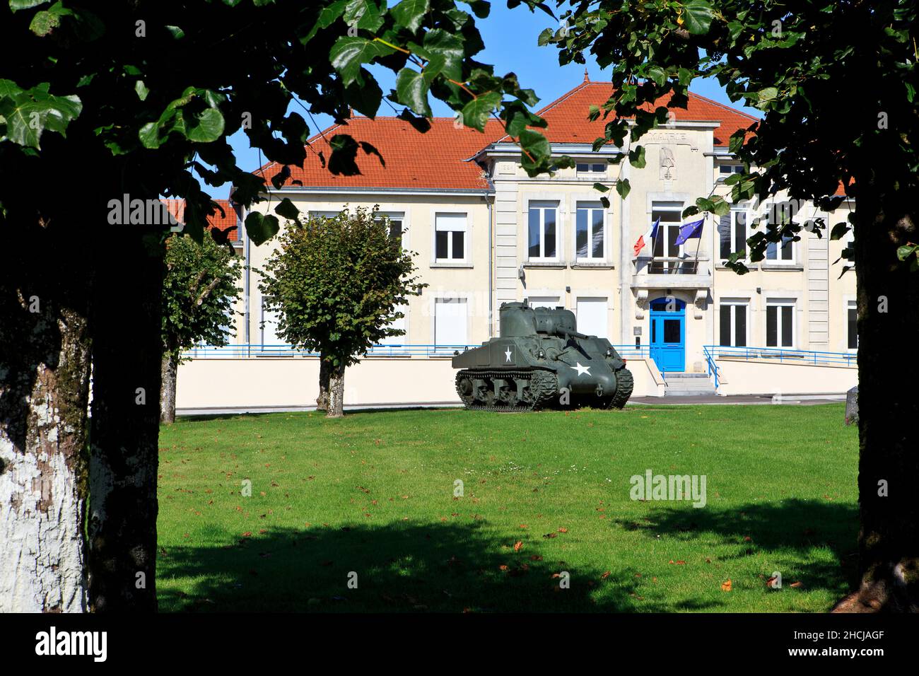 Un carro armato Sherman M4A1 della seconda Guerra Mondiale in mostra a Montfaucon-d'Argonne (Mosa), Francia Foto Stock