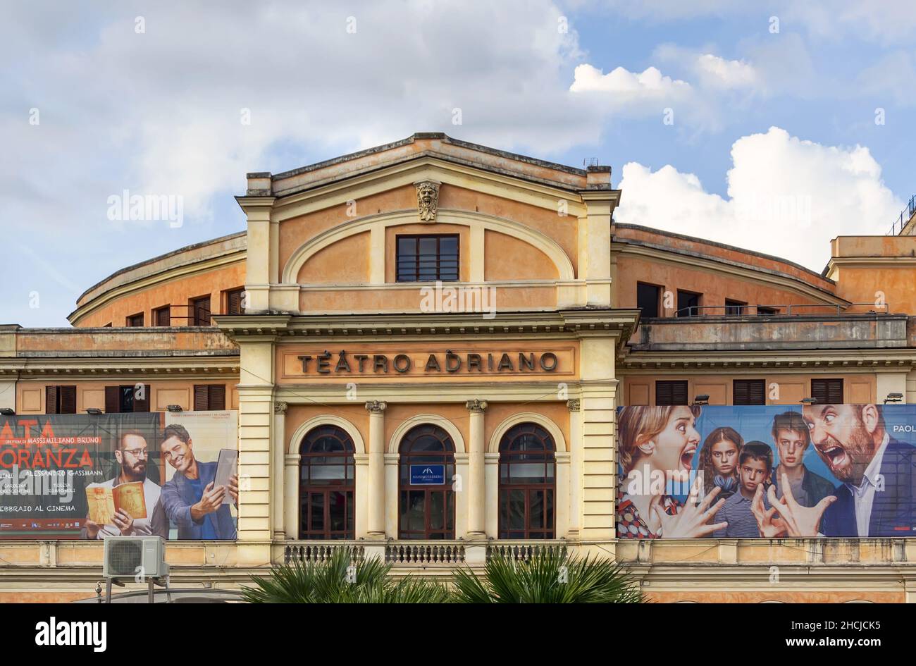 Roma, Italia, febbraio 2017: La facciata del Teatro Adriano (es "Teatro Adriano"). Il Teatro Adriano è un cinema ed ex teatro situato in Piazza Foto Stock