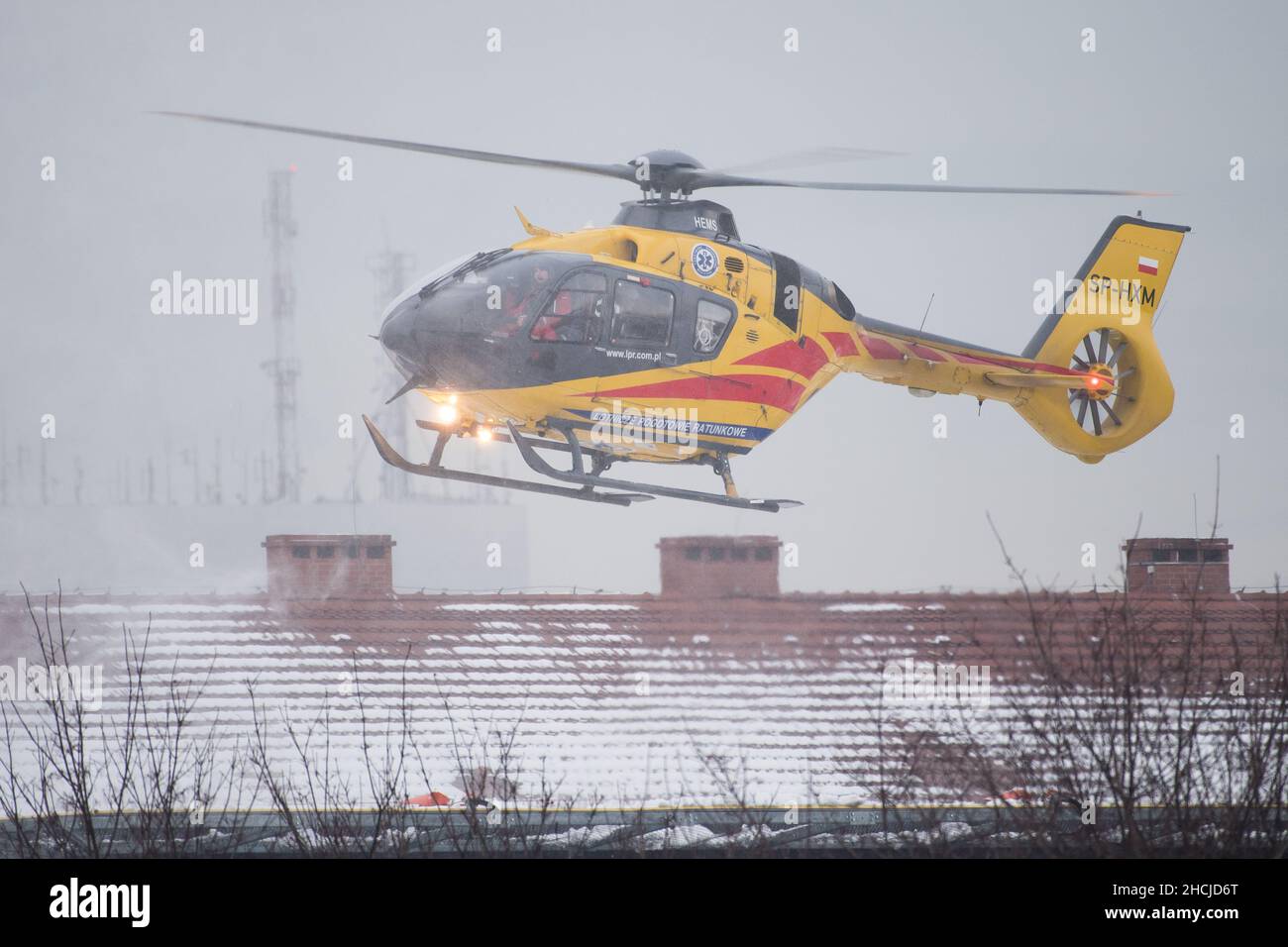 Eurocopter EC 135 elicottero di Lotticze Pogotowie Ratunkowe polacco a Gdansk, Polonia. Dicembre 22nd 2021 © Wojciech Strozyk / Alamy Stock Photo Foto Stock