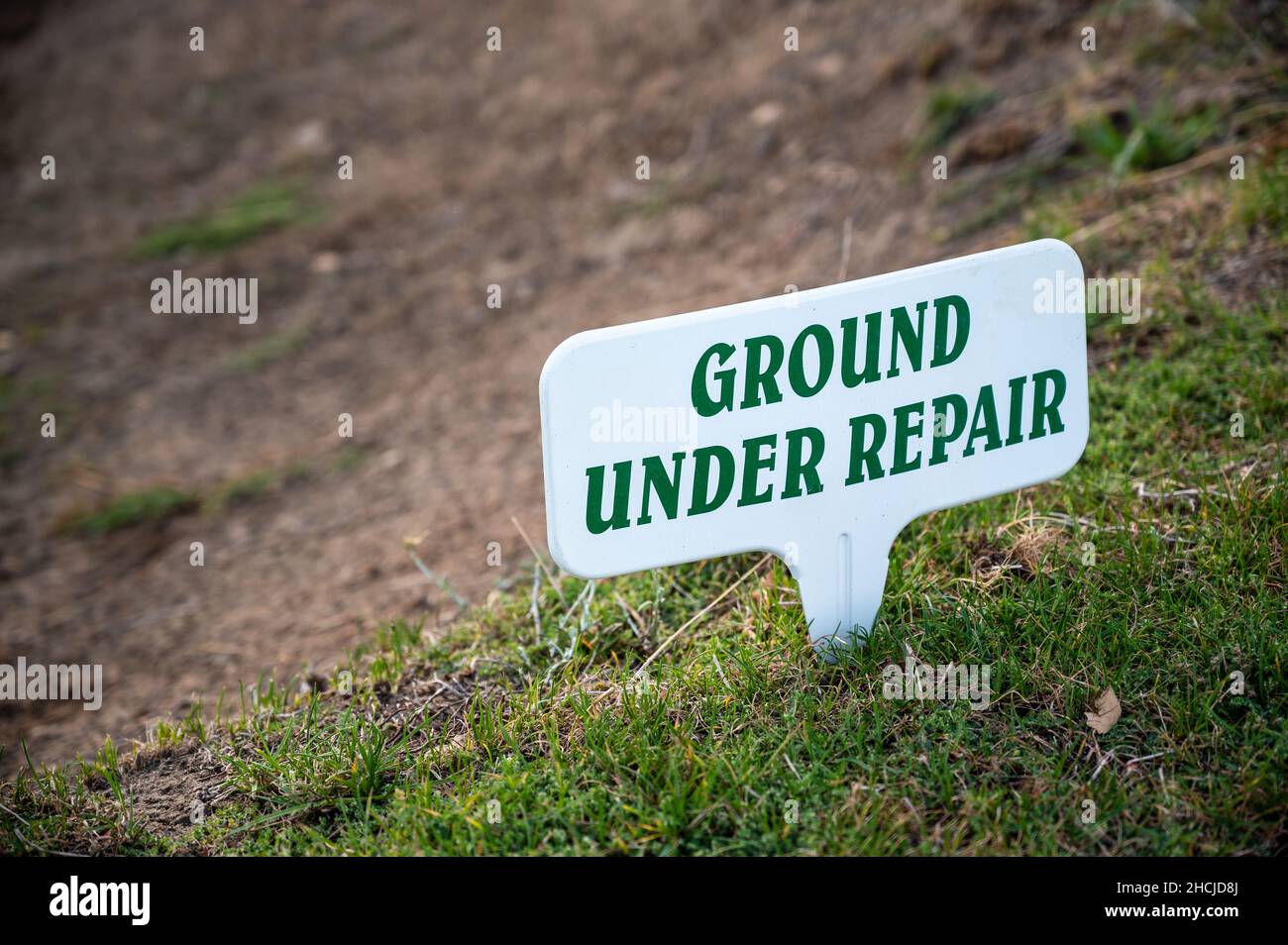 Segnale di avvertimento bianco per la riparazione del terreno Foto Stock